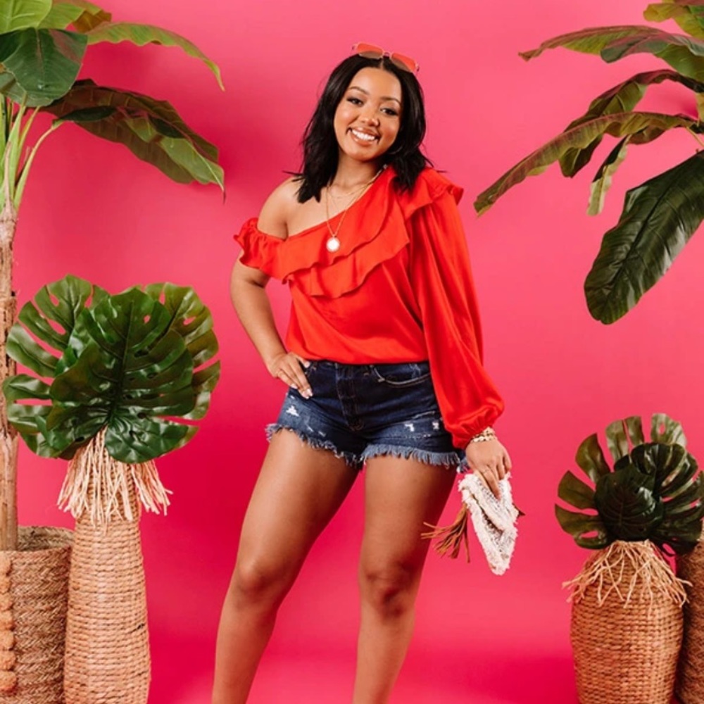 (IMPRESSIONS) Red Ruffle top - Picture 2 of 4